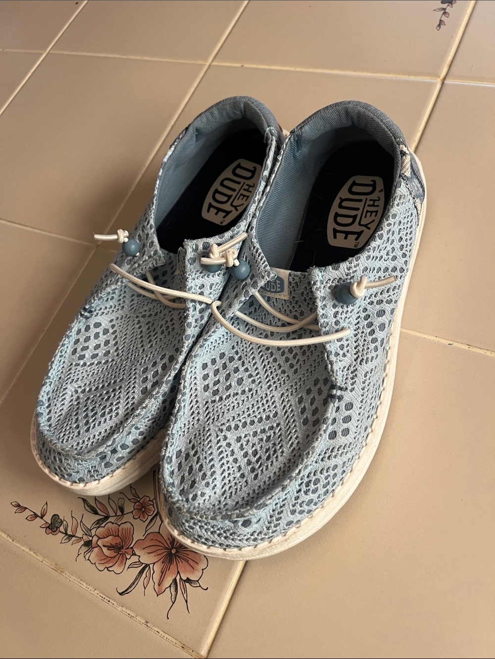 Hey Dude Light Blue Knit Moccasin Sneakers size 7W - Picture 4 of 4